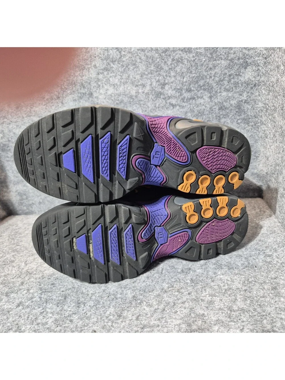 Nike Air Tuned Air Boys Low Top Sneakers Black/Purple/Orange US 5 FV5921-001